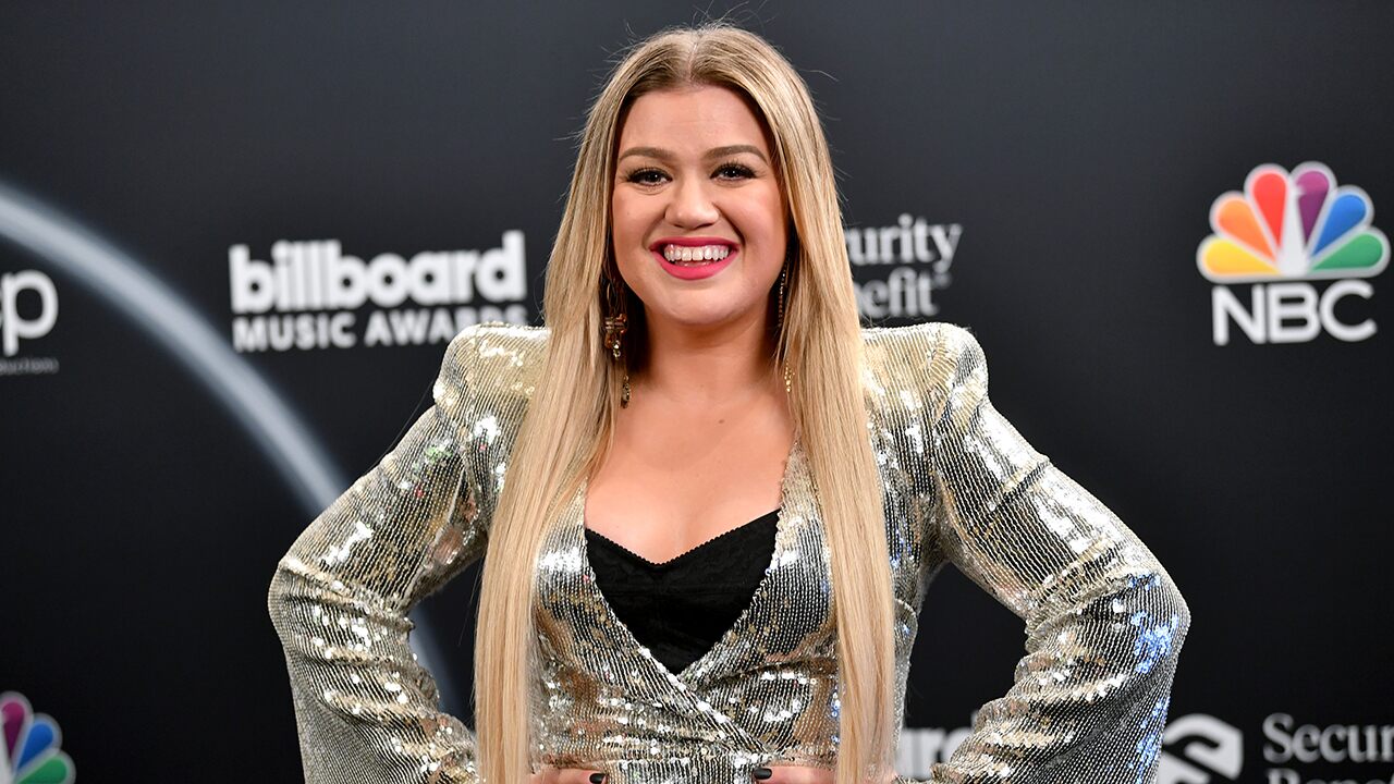 Kelly Clarkson remembers the American Idol days: 'People were really mean to us'