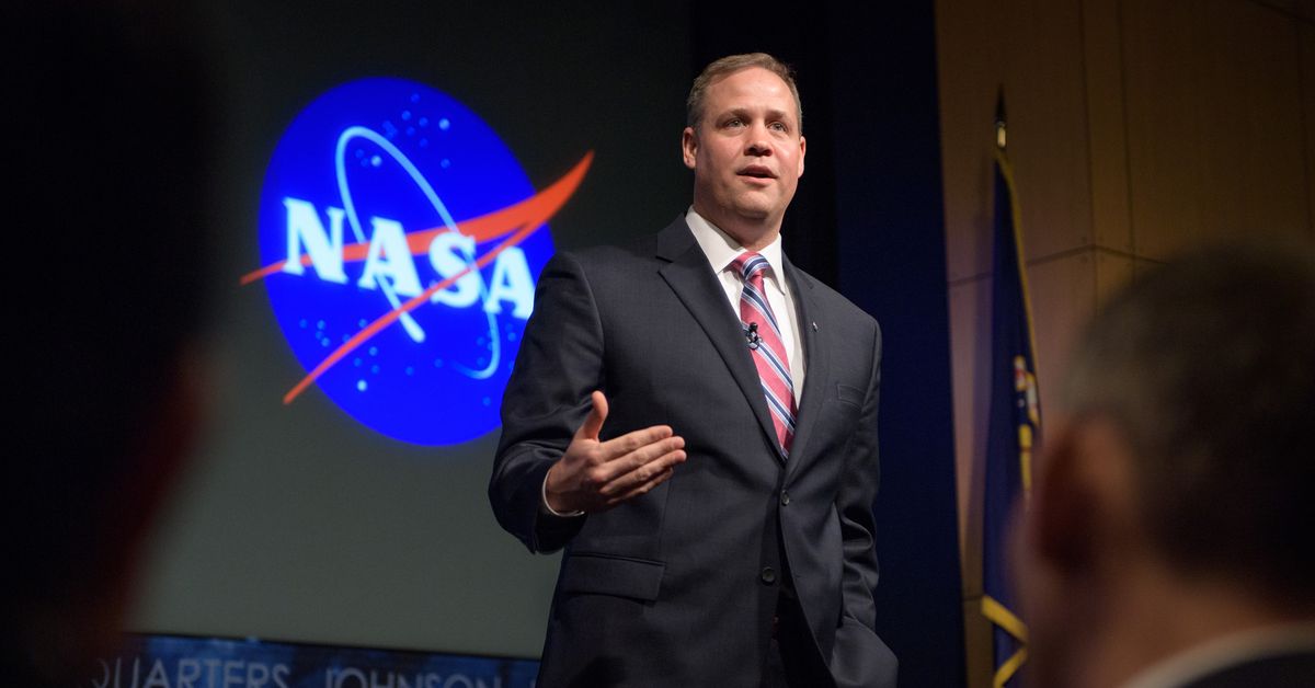 Jim Bridenstine leaves Artemis "in good shape" for NASA Biden